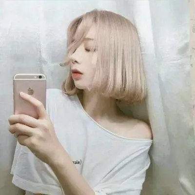 海滨艳妇封面